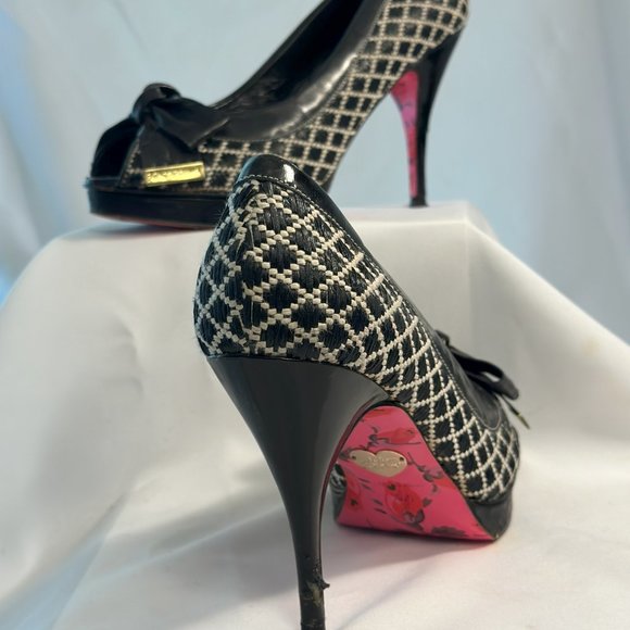 Betsey Johnson Black & White Peep Toe Bow Heels - Picture 2 of 6